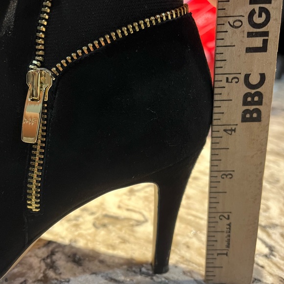 Marc Fischer 9.5 black heel gold zipper,3.5 inch leather/suede peep toe - Picture 14 of 14